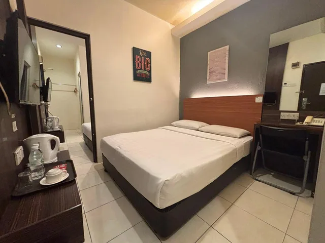 غرفة متصلة، The Regency Garden Hotel 1/1