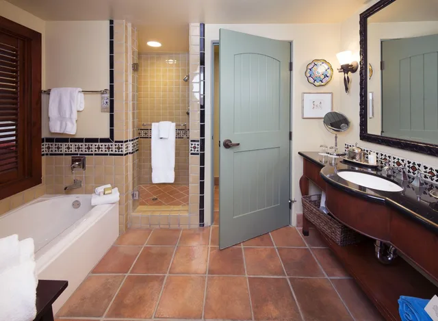 جناح غراند، Hotel Los Gatos 2/2