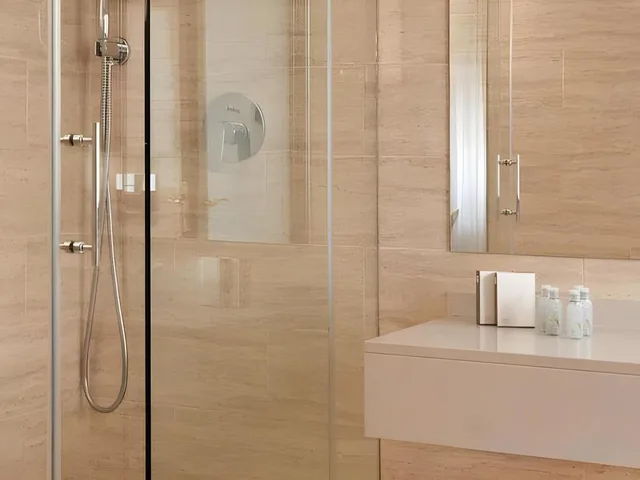 غرفة كومفورت بسرير كوين وسرير فردي، Continental Barcelona Hotel 7/8