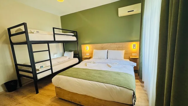 Room, Queen Bed, Shared Bathroom, Sultan Hostel & Guesthouse 1/6