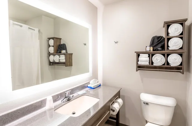 غرفة ديلوكس بسريرين كوين، My Place Hotel-Dahlgren/ King George, VA 10/10