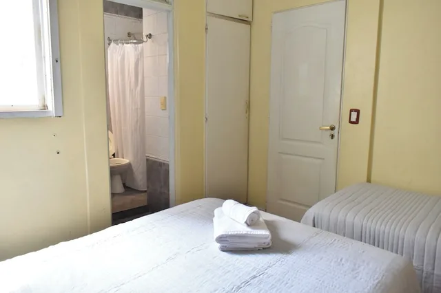 غرفة قياسية ثلاثية بسرير مزدوج وسرير فردي، Hotel Frossard 3/10