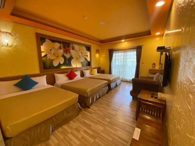 Family, 3 Queen Beds, Sin Sin Hotel I 2/2