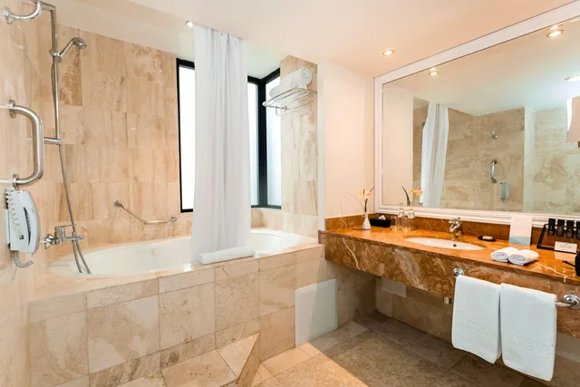 The Level, Business, Suite، Melia Lima 1/2