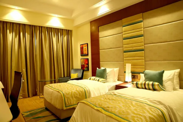 Pavilion, Twin Beds، P L Palace Lords Inn Agra 1/3