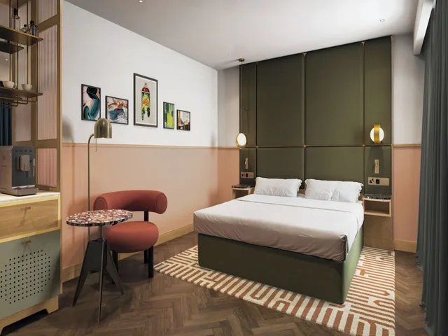 Dream, King Bed، Carlton George Hotel 2/5