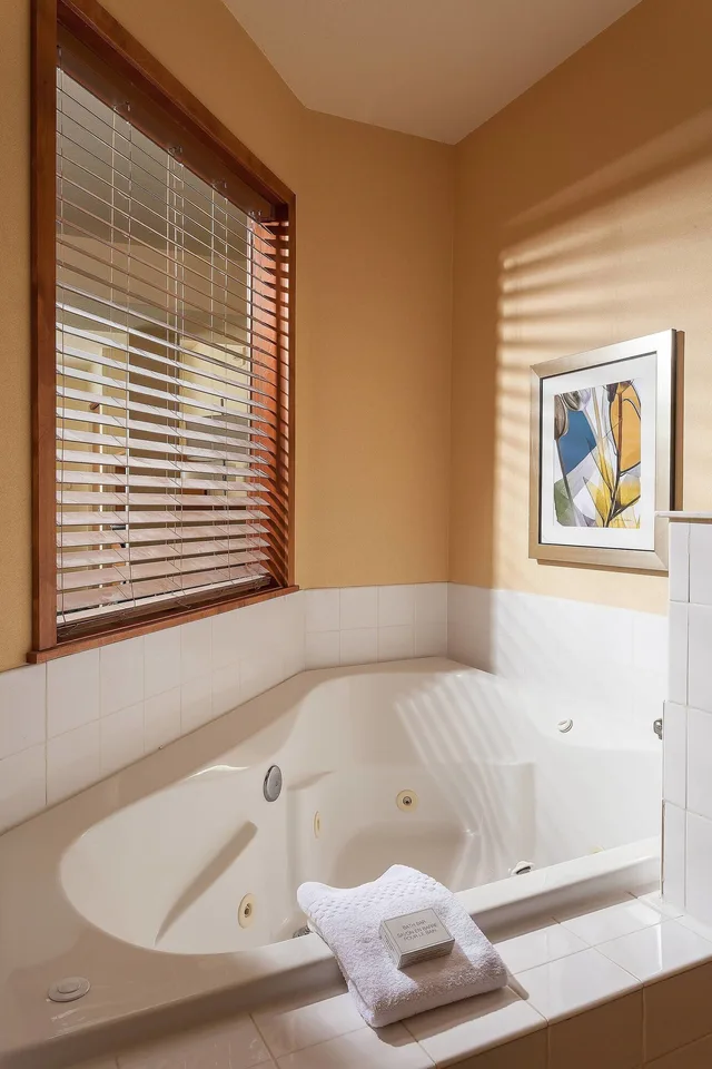 جناح تنفيذي بسرير كينج مع أريكة، Fairfield Inn & Suites Anchorage Midtown 4/4
