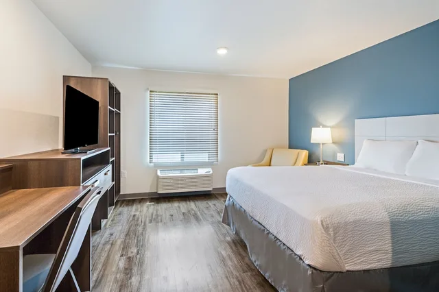 غرفة قياسية بسرير كوين، WoodSpring Suites Davenport Quad Cities 1/3