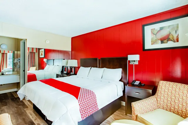 King Bed, OYO Hotel Ridgeland East 4/5