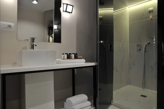 غرفة كومفورت بسرير مزدوج، B4b Athens 365 Hotel 3/3