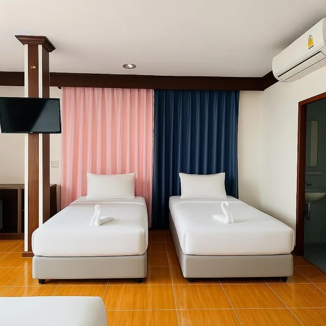 غرفة ثلاثية بشرفة، Centre Point Patong 5/8