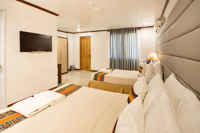 غرفة قياسية ثلاثية بسريرين منفصلين، Sur Beach Resort Boracay 5/7
