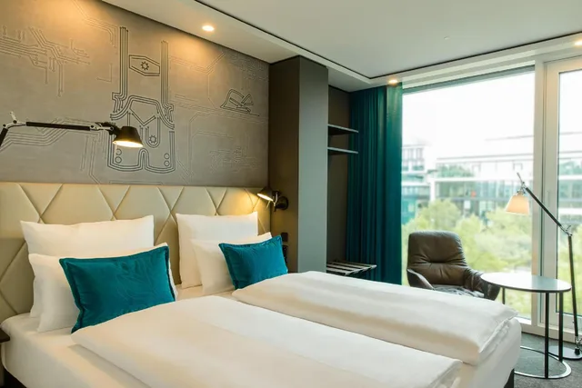 غرفة قياسية بسرير مزدوج، Hotel Motel One Munchen-Parkstadt Schwabing 1/3