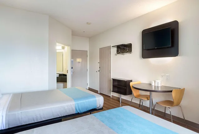 غرفة رباعية بسريرين مزدوجين لذوي الإعاقة، Motel6 Page, AZ 4/10