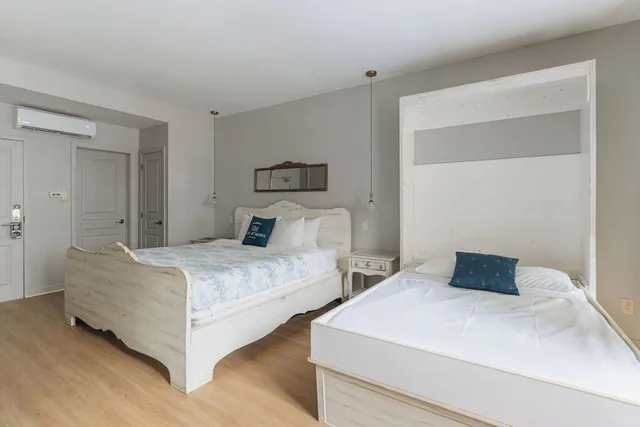 Junior Suite, Murphy Bed، Auberge Place D Armes 1/10