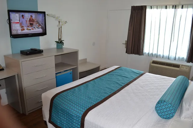 غرفة سوبيريور بسرير كينج بحمام خاص، The Freeport Inn and Marina 6/8