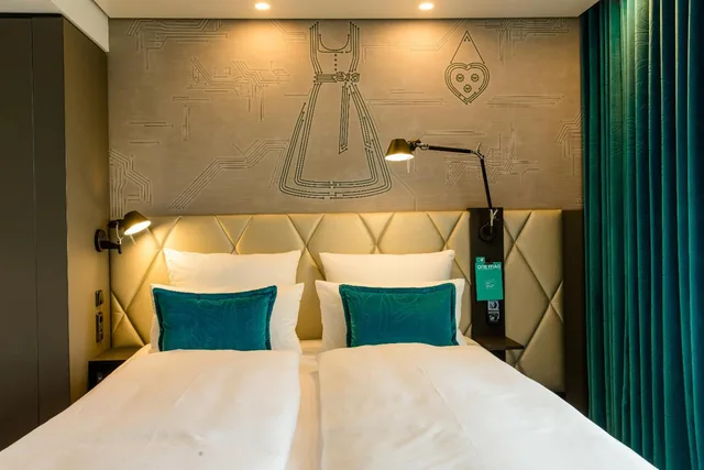 غرفة بسرير كينج، Hotel Motel One Munchen-Parkstadt Schwabing 2/3