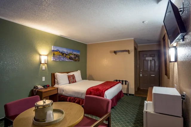 غرفة بسرير كوين، Red River Inn 6/10