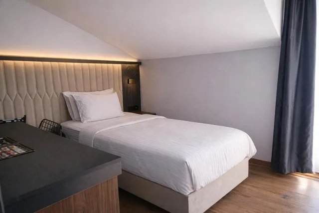 Budget, Single, Shelton Airport Otel 2/5
