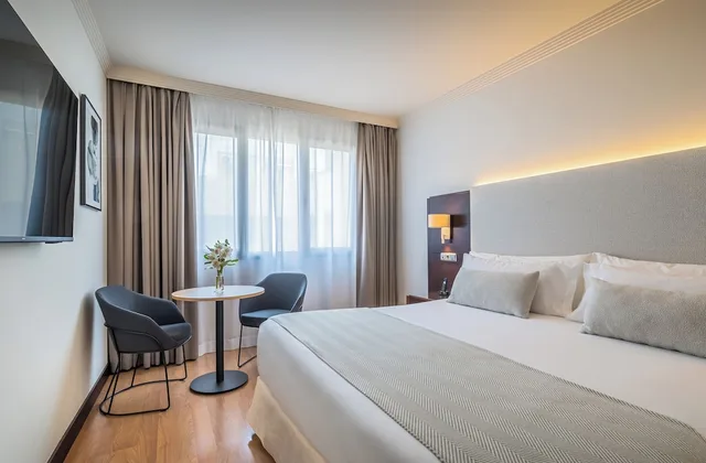 جناح جونيور بسرير كينج بشرفة بجاكوزي، Occidental Granada 1/10