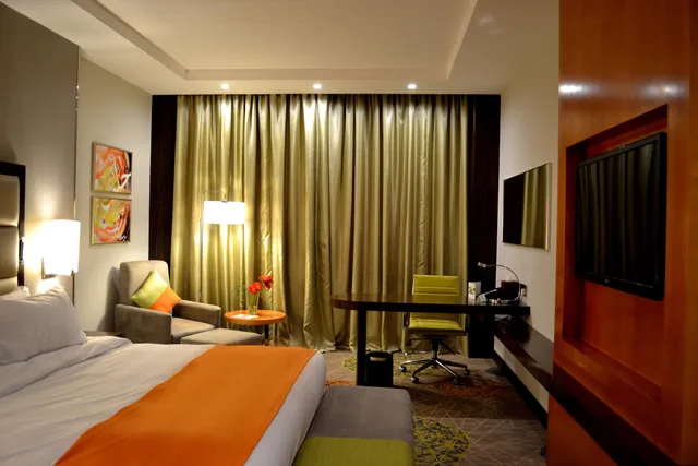غرفة بسرير كينج، هوليداي إن بوابة جدة(Holiday Inn Jeddah Gateway) 3/4