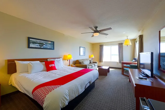 King Room - Bay view، Siletz Bay Beachfront Hotel by OYO Lincoln City 4/6