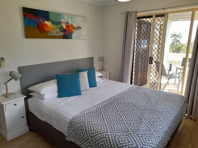 شقة بسريرين منفصلين بإطلالة على المرسى بغرفة نوم واحدة، Airlie Apartments 5/8