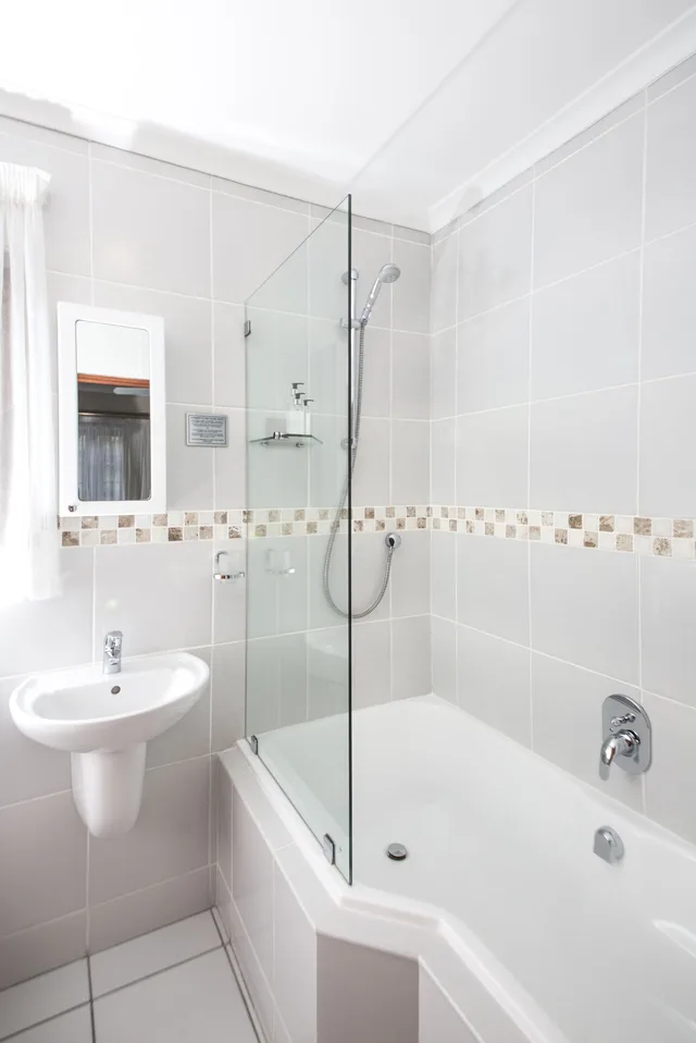 Hencil, Double Bed، Kingfisher Guesthouse 3/3