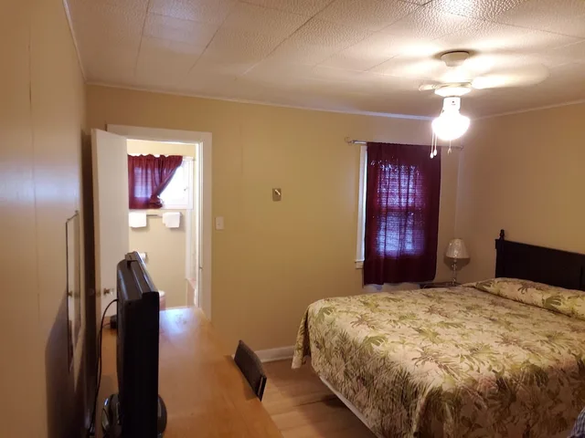 غرفة كومفورت بسرير كوين، Regent Motel 1/10