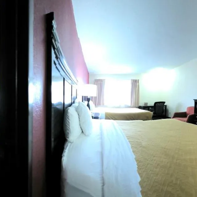 جناح بسرير كينج وسريرين كوين، Econo Lodge Inn & Suites Wisconsin Dells 3/14