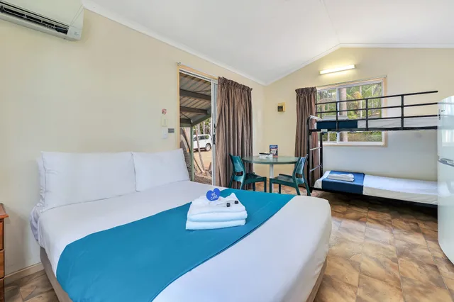 كابينة بسرير مزدوج وسرير بطابقين، DARWIN FREESPIRIT RESORT 2/2