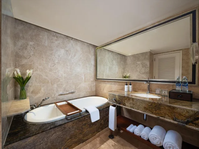 1 Bedroom, Suite, King Bed, Club Lounge Access, Intercontinental Bali Resort 2/7