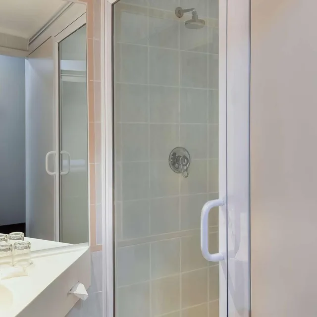 غرفة قياسية بسرير مزدوج للمدخنين، Stayeasy Century City 6/6