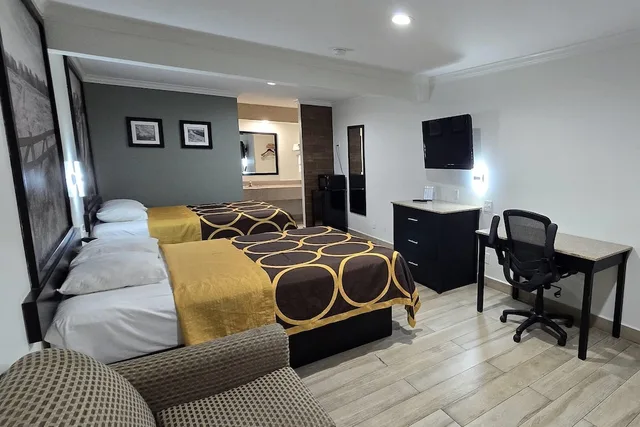 غرفة قياسية بسريرين كوين للمدخنين، Super 8 by Wyndham McAllen/Downtown/La Plaza Mall 10/10