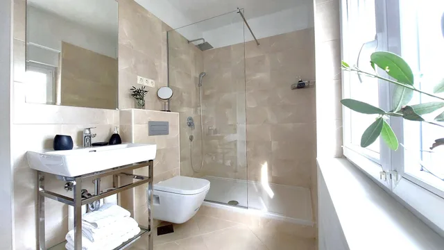 غرفة بريميوم بسرير كوين بشرفة بإطلالة جزئية على البحر، Refresh Boutique Apartments 8/10