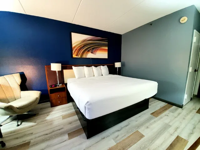 غرفة قياسية بسرير كينج، Baymont by Wyndham London KY 1/10