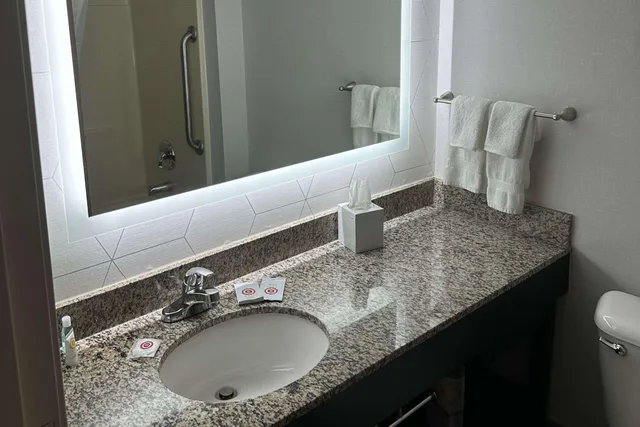 جناح، Comfort Suites Clackamas 3/3
