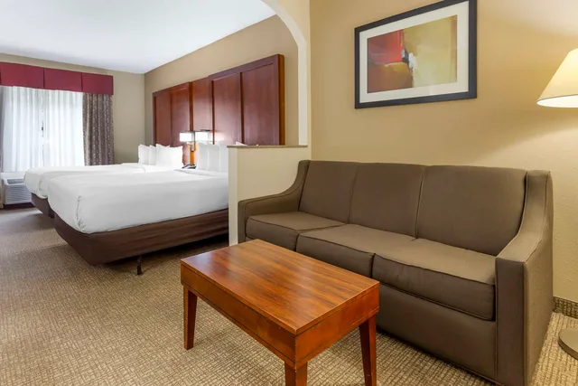 Efficiency, Suite, 2 Queen Beds، Spark by Hilton Salem East Electric Road 2/4