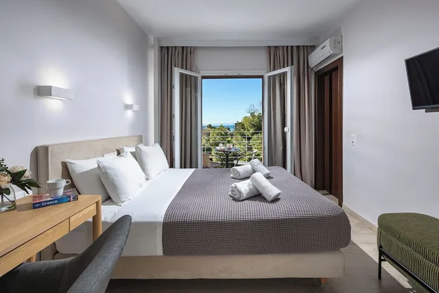 غرفة بسرير كوين بإطلالة على البحر، Minavra Hotel 4/6