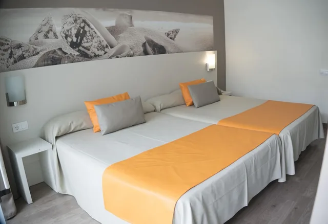 غرفة مفردة بسرير مزدوج مع أريكة، Ohtels Villa Dorada 1/9