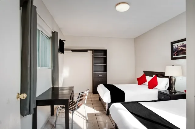Junior Suite, 1 King and 2 Double Beds, Boca Inn Hotel &amp; Suites 1/4