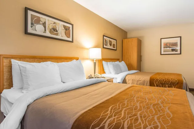 Room, Double Bed, Comfort Inn Moncton Magnetic Hill 4/4