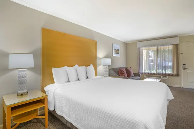 Standard, King Bed, Accessible, Best Western Plus Dixon Davis 2/3