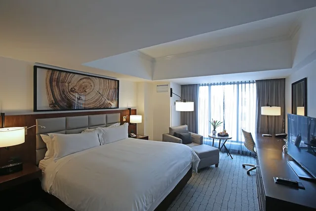 جناح جونيور بسرير كينج مع دخول صالة النادي في طابق مرتفع، INTERCONTINENTAL REAL GUATEMALA 3/10