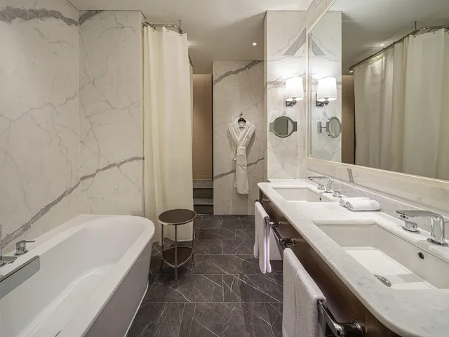 Suite, King Bed, Pool Side, The Ambassador Seoul - A Pullman Hotel 6/7