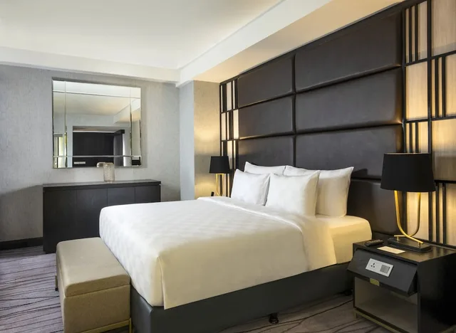 غرفة بزنس بسرير كينج، Grand Swiss-Belhotel Darmo 2/4