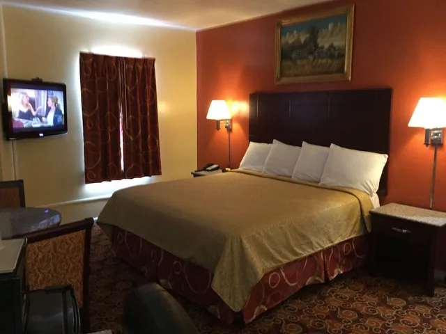 غرفة ديلوكس بسرير كينج، Red Carpet Inn- Bridgeton /Vineland 1/3