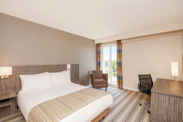 غرفة قياسية بسرير مزدوج مع أريكة، Holiday Inn Southend 4/10