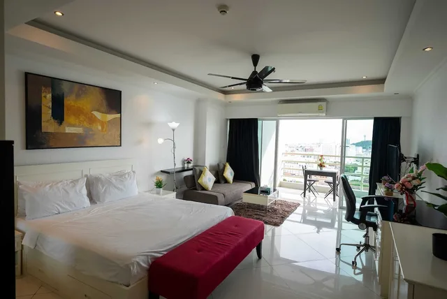 استوديو بسرير مزدوج في طابق منخفض، Vtsix Condo Rentals at View Talay 6 Pattaya 1/4