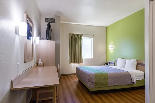 غرفة قياسية بسرير كوين لذوي الإعاقة، Motel6 Cedar City, UT 2/8